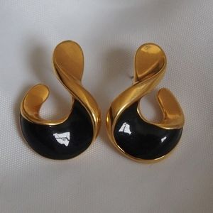 VINTAGE ABSTRACT BLACK ENAMEL STUD EARRINGS
